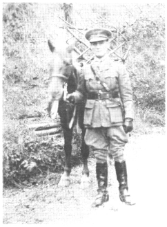 Світлина В. Г. Годжсона у військовій формі (1916)